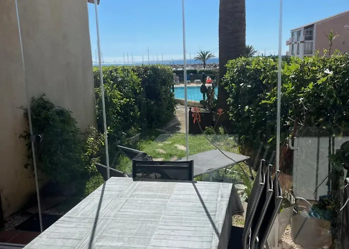 T2 Vue Avec Et Piscine Front De *